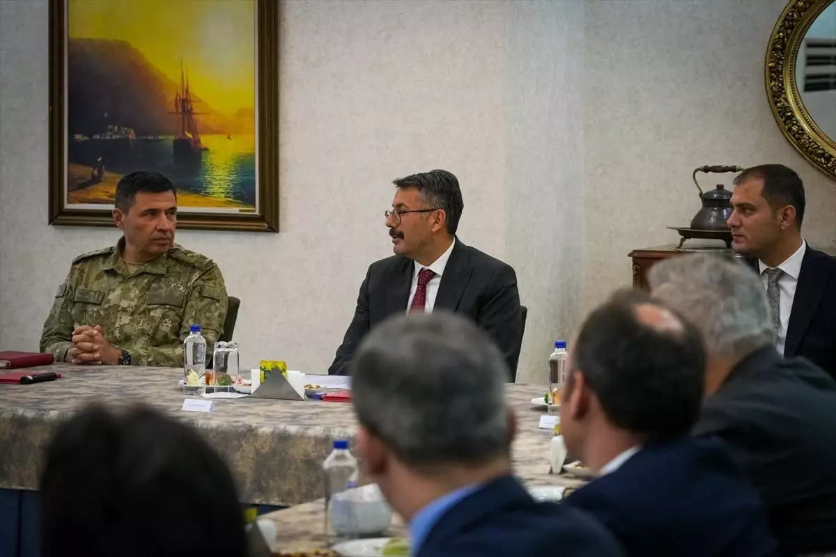 Yüksekova’da Sınır Güvenliği Toplantısı