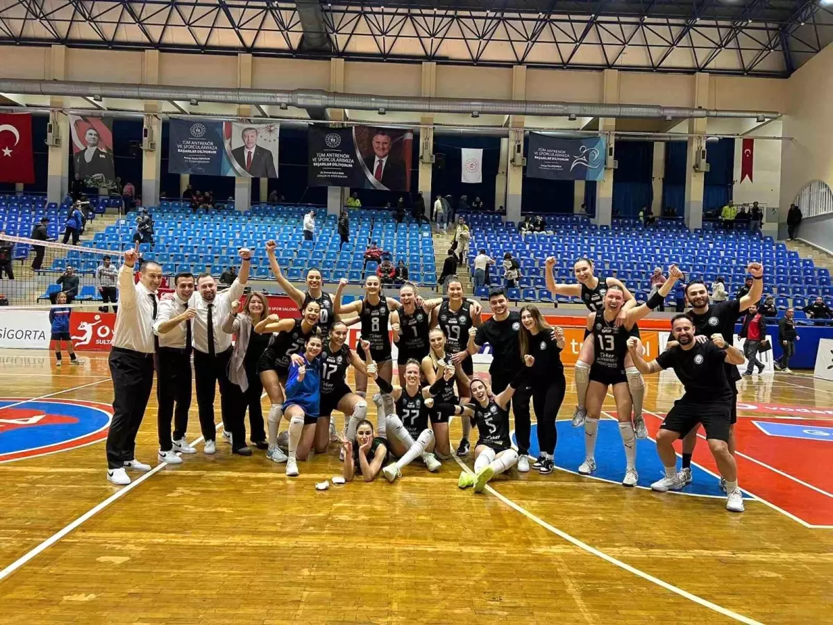 Nilüfer Belediyespor Kadın Voleybol Takımı, Aydın’da Zaferle Döndü