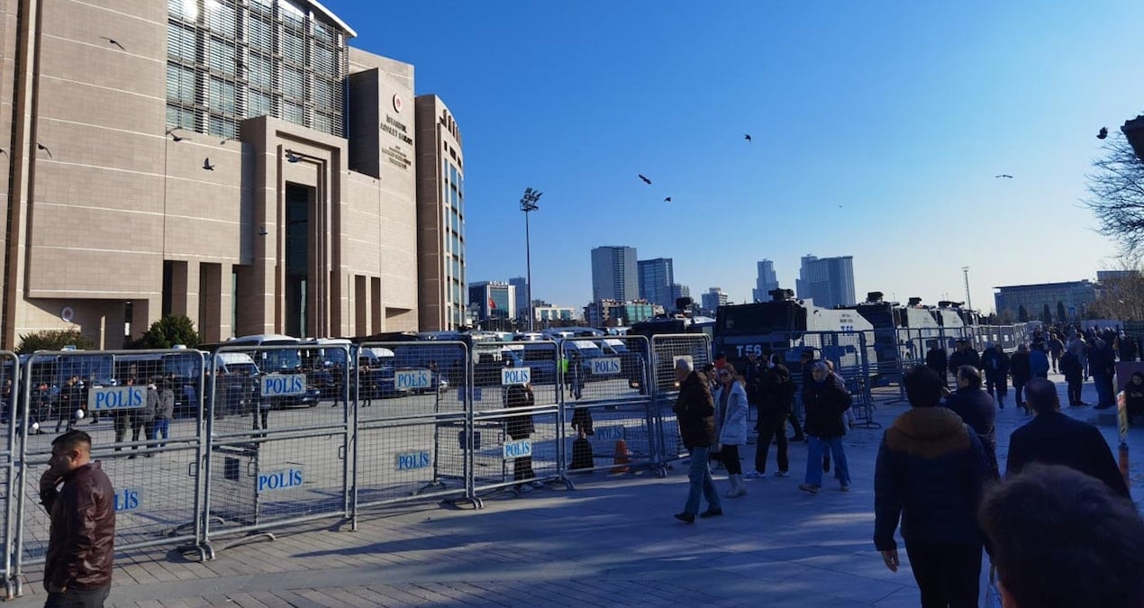 Çağlayan Adliyesi çevresinde İmamoğlu ablukası: 50 TOMA alana çekildi
